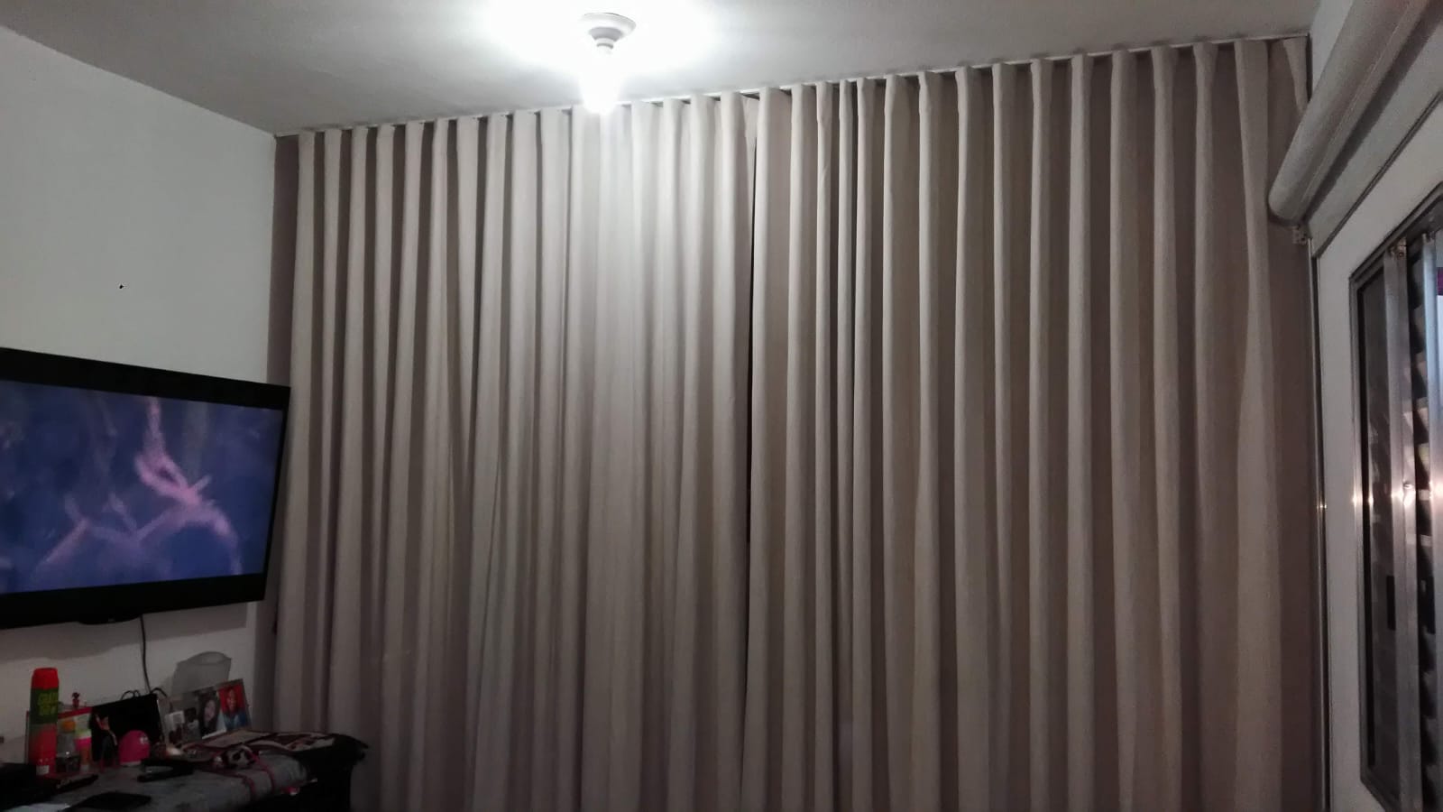 Cortinas em sala de estar